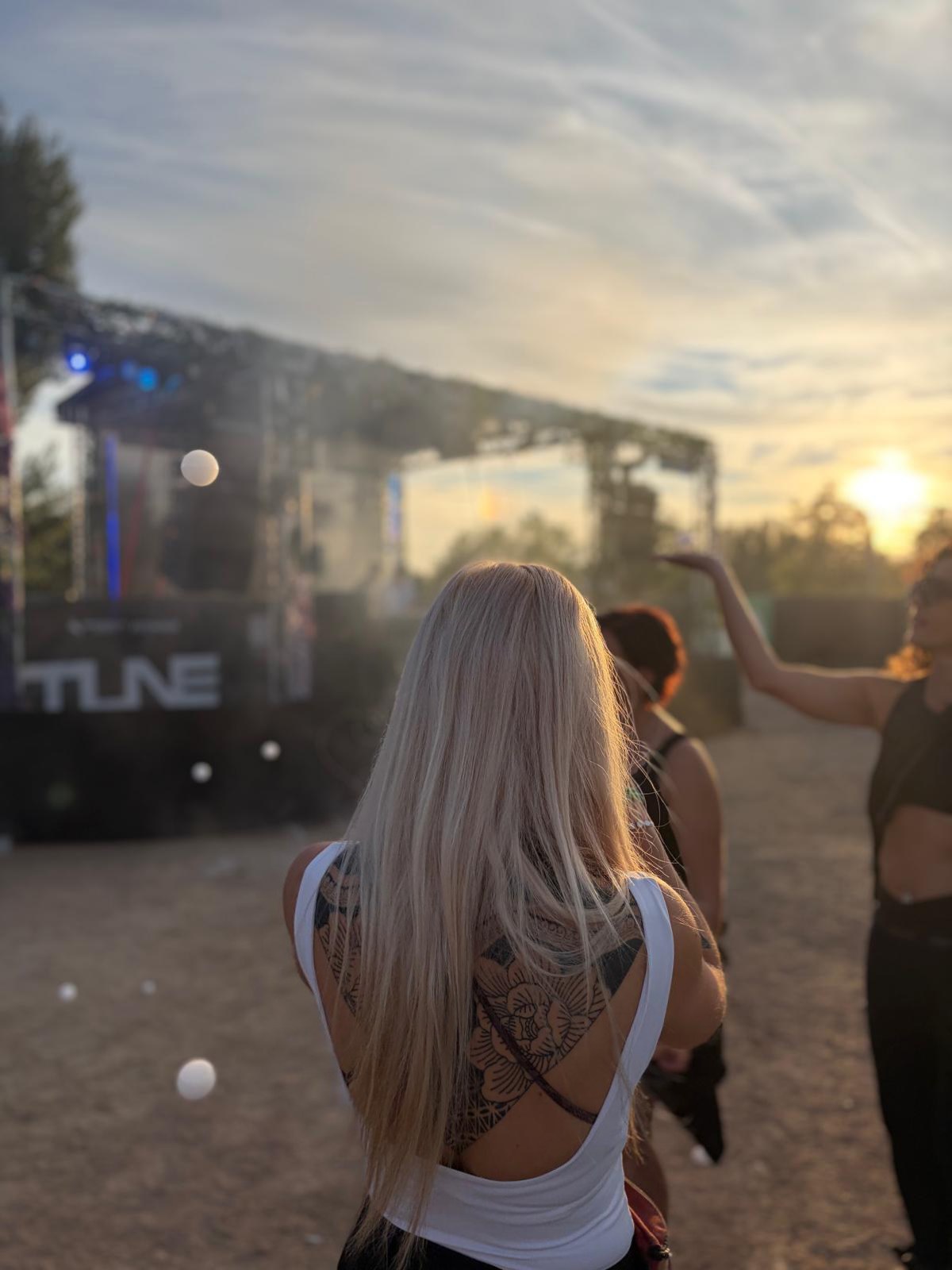 IZZI – Live- und Backstage-Moment 1